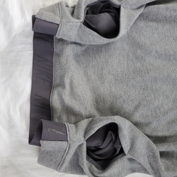 Womens Nike dri-fit grey active sweater with pockets - Picture 3 of 3